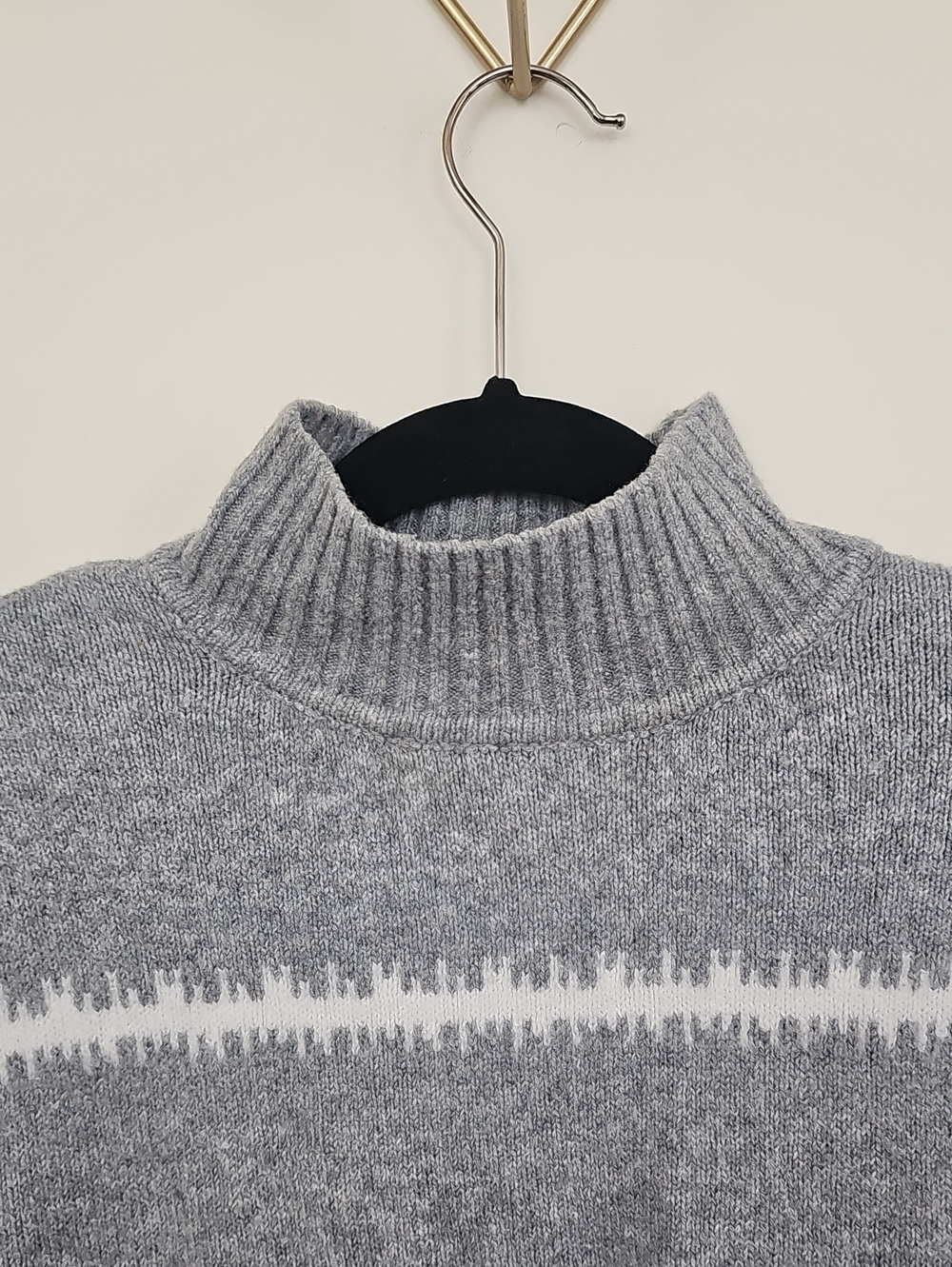 Nine West Cozy Gray Stripe Mock-Neck Sweater Size XS - Picture 5 of 9